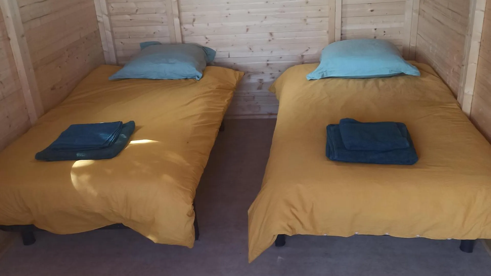 Holiday home Maison 12 Couchages, Roulottes Et Piscine Naturelle Laurenan France
